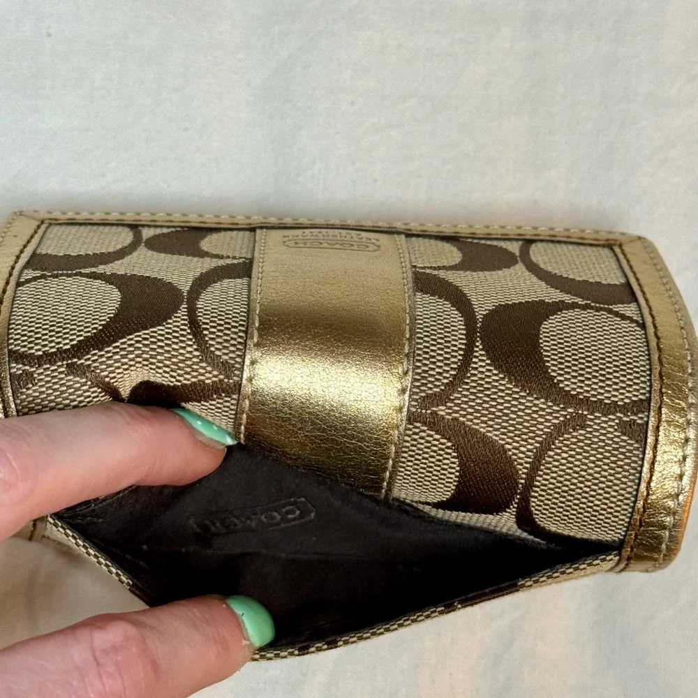 LIKE NEW COACH Hamptons Signature Multifunction Wallet F40261 Bronze/Khaki - Picture 2 of 8